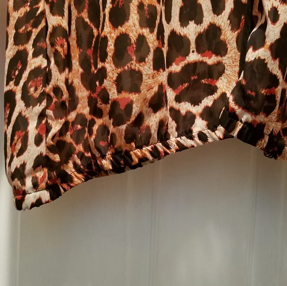 Sheer cold shoulder blouse - Picture 3 of 5